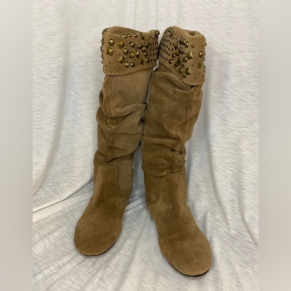 Gianni Bini Suede Knee High Studded Camel Color Boots Y2K - Picture 2 of 4